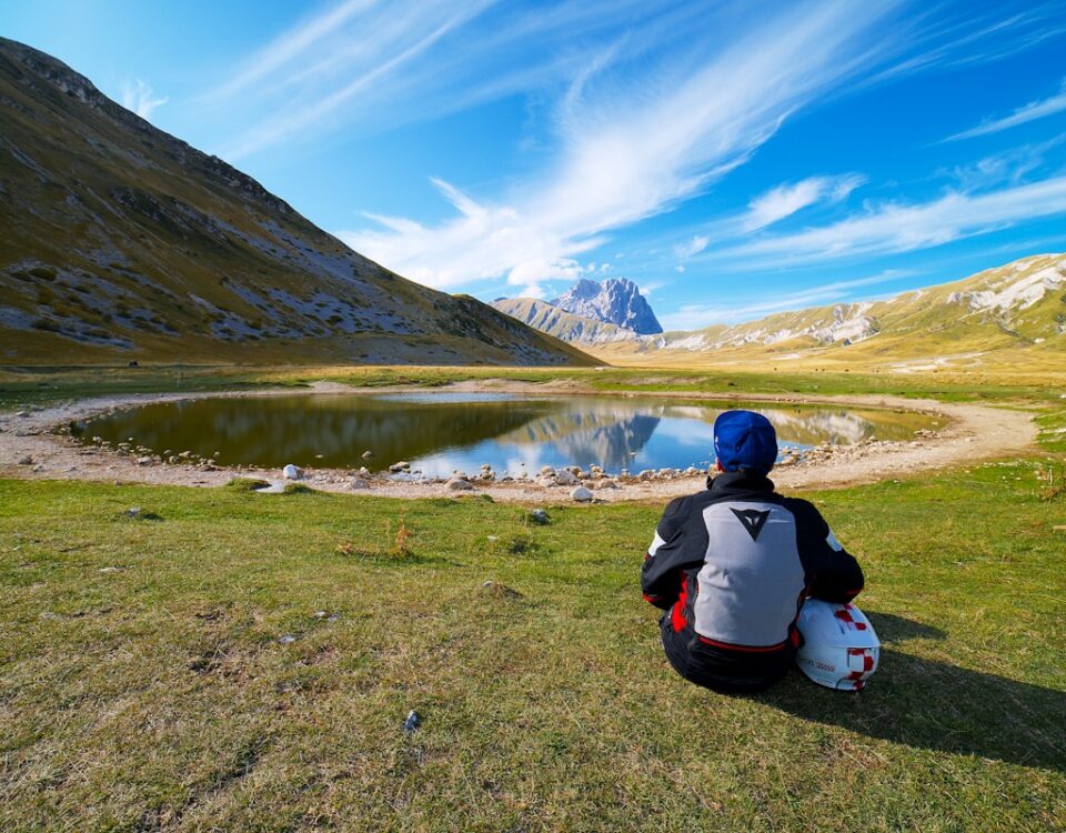 O que é Turismo Sustentável? homem praticando o turismo sustentável