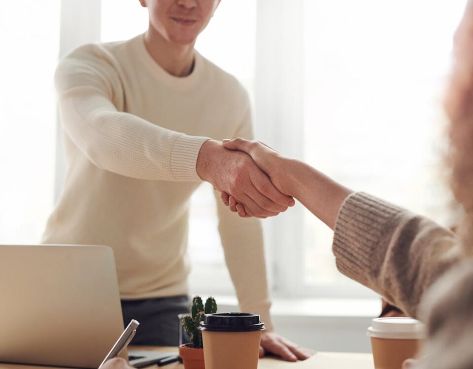 Como melhorar a interação com clientes? Como melhorar a interação com clientes?