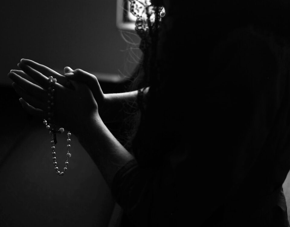 Qual é o papel da religião na sociedade moderna? Qual é o papel da religião na sociedade moderna?