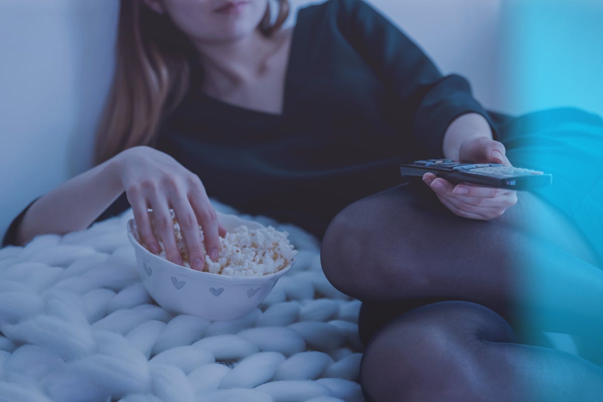 É possível economizar assistindo TV pela internet? É possível economizar assistindo TV pela internet?