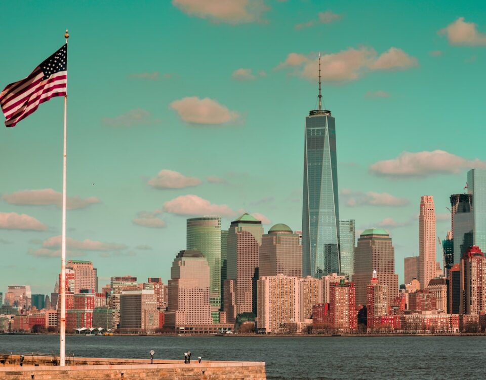 Qual cidade americana combina mais com sua personalidade? city skyline under blue sky during daytime