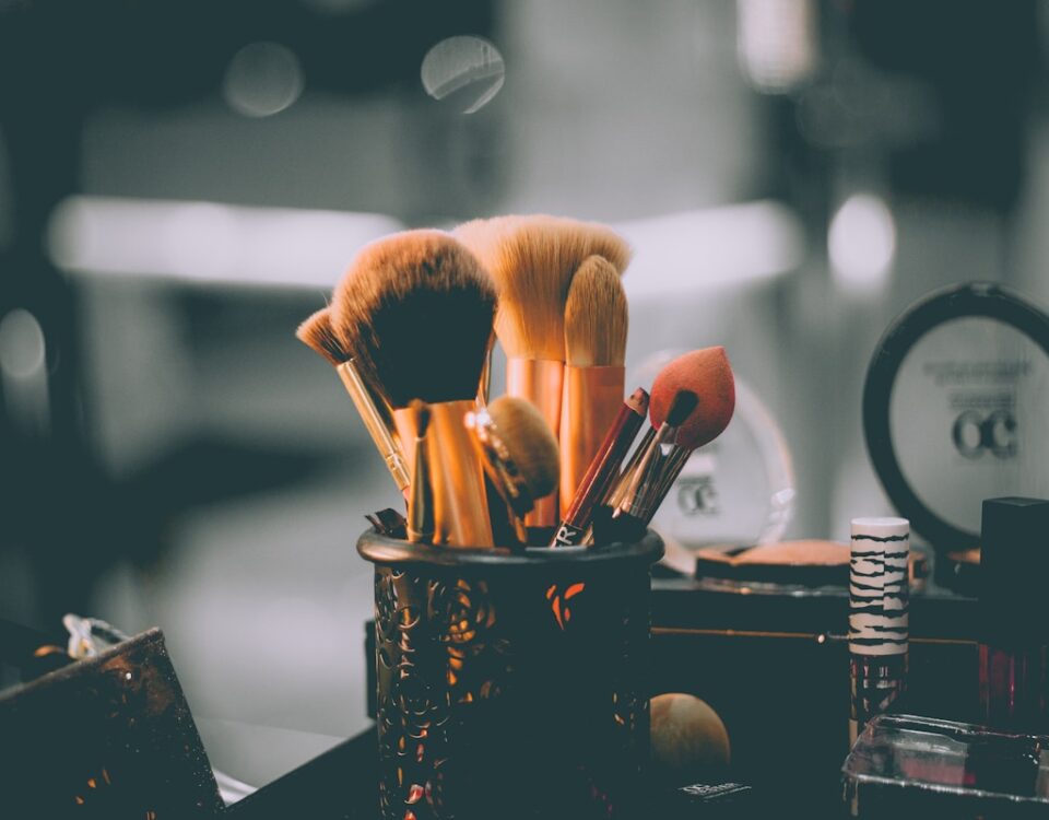 Top 10 melhores cosméticos da gringa assorted make-up brushes closed up photography