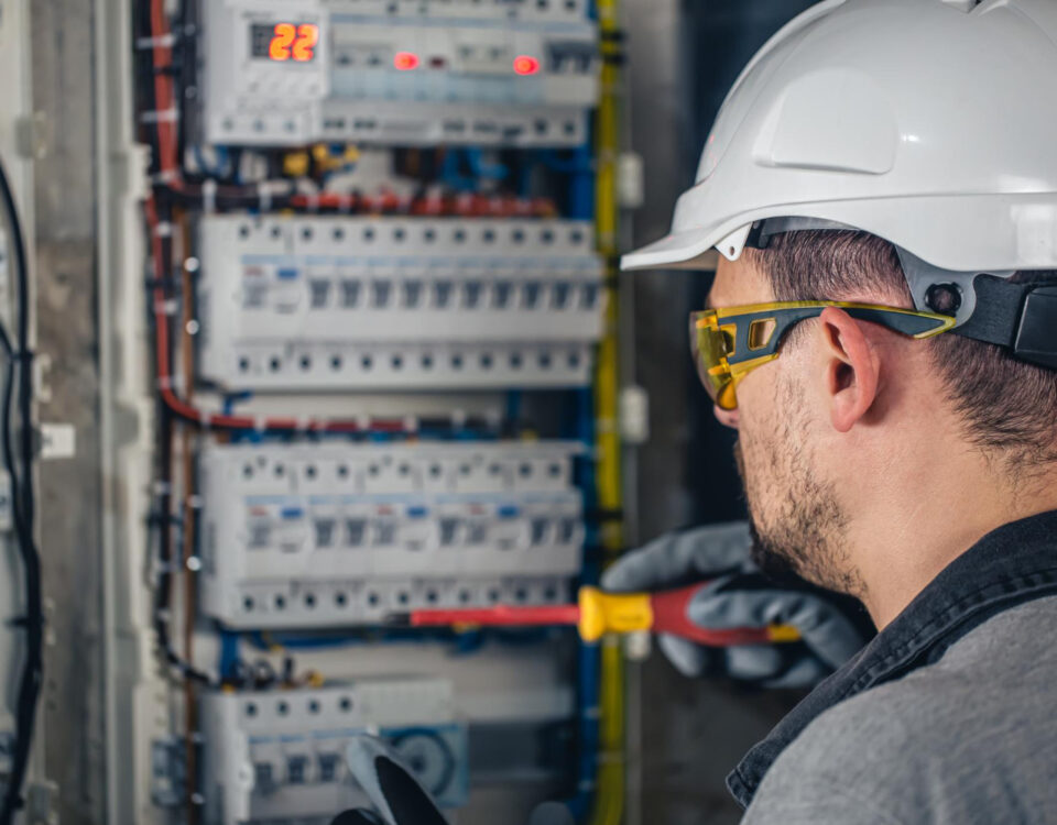 Por que a eletrotécnica é essencial no nosso dia a dia Por que a eletrotécnica é essencial no nosso dia a dia