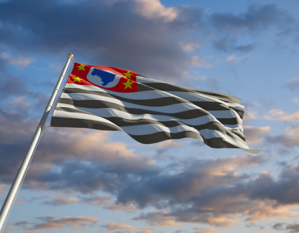 Qual cidade paulista é famosa por suas tradições culturais?