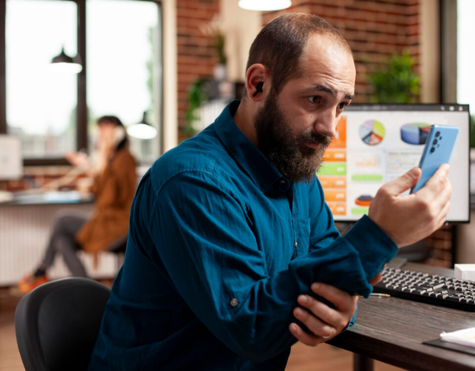 Como a reputação online influencia decisões técnicas