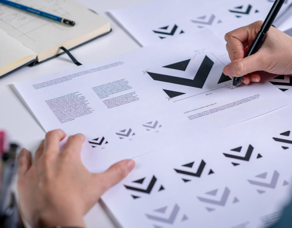 O que motiva marcas a mudarem suas identidades visuais? O que motiva marcas a mudarem suas identidades visuais?