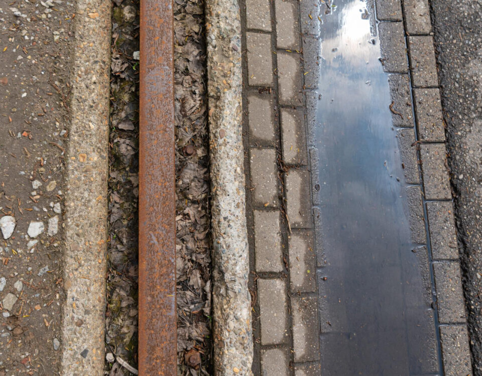 Vazamentos invisíveis estão drenando cidades inteiras?