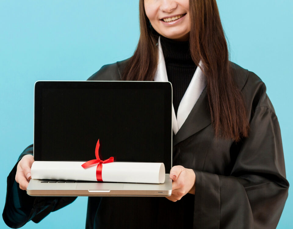 Vale a pena investir em uma pós-graduação EAD em 2025?