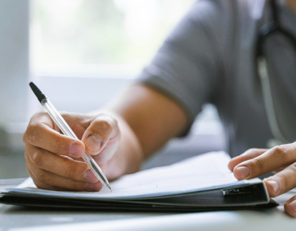 Atestado eletrônico ou papel? O que muda para o cidadão Atestado eletrônico ou papel? O que muda para o cidadão