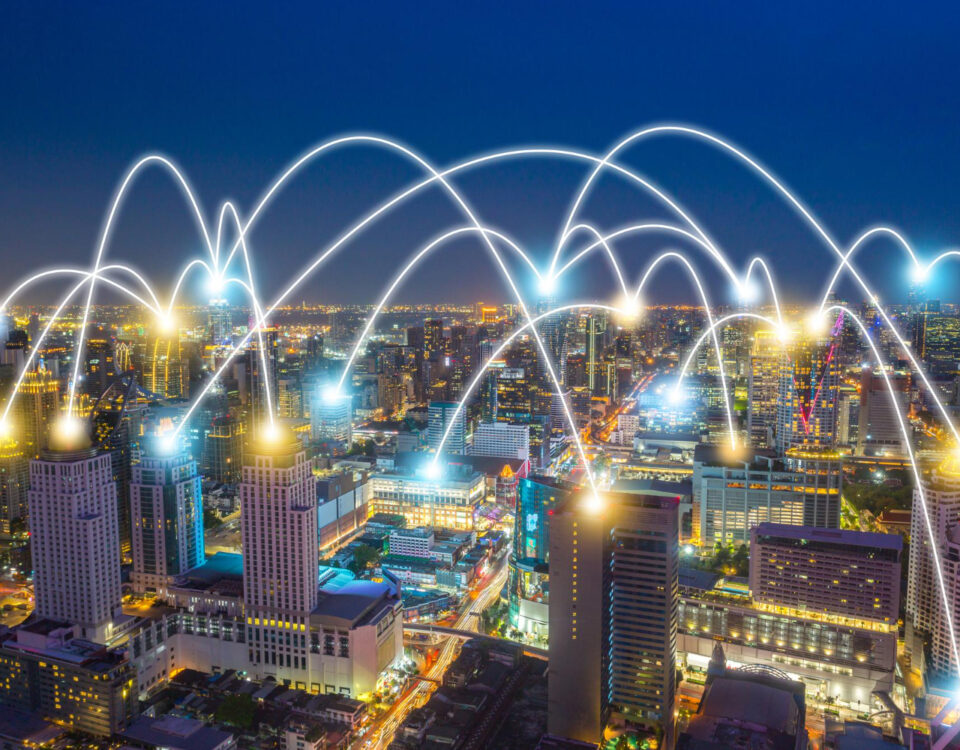 Fibra óptica muda a rotina digital nas cidades