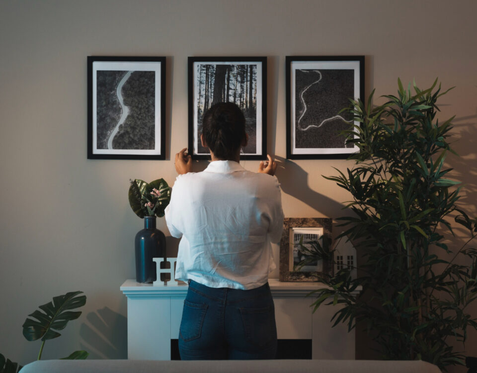 O que os quadros decorativos revelam sobre cada ambiente