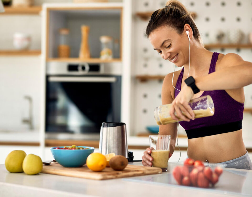 Whey na rotina: o que muda no peso, jejum e consumo diário