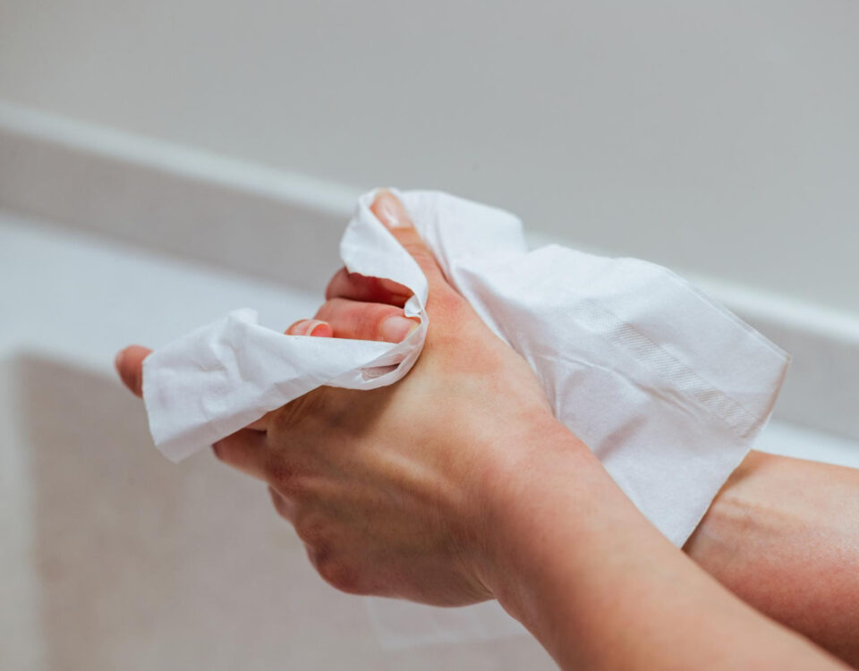 Lenço umedecido biodegradável no vaso ainda pode entupir?