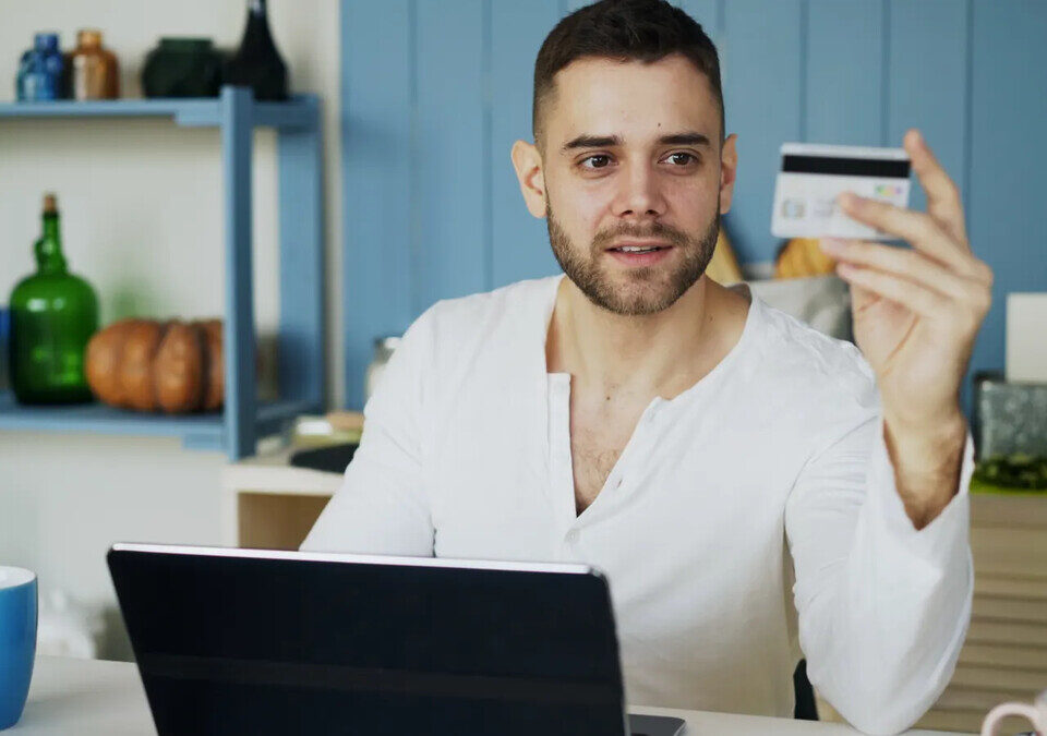 Como o parcelamento muda a percepção de preço em compras pela internet?