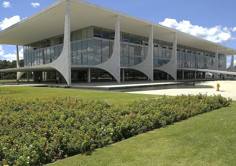 Dia do Servidor 2026: folga é em 28 ou 30 de outubro? Veja quem mudou Fachada do Palácio do Planalto, em Brasília