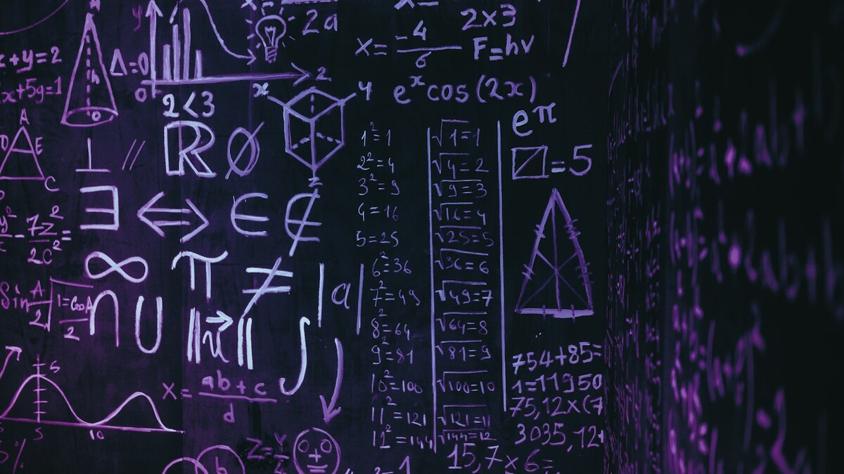Quadro com fórmulas matemáticas complexas