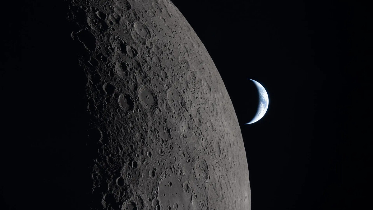 NASA mantém volta à Lua em 2028: o cronograma das missões Artemis A Lua em primeiro plano e a Terra ao fundo, vistas pela cápsula Orion
